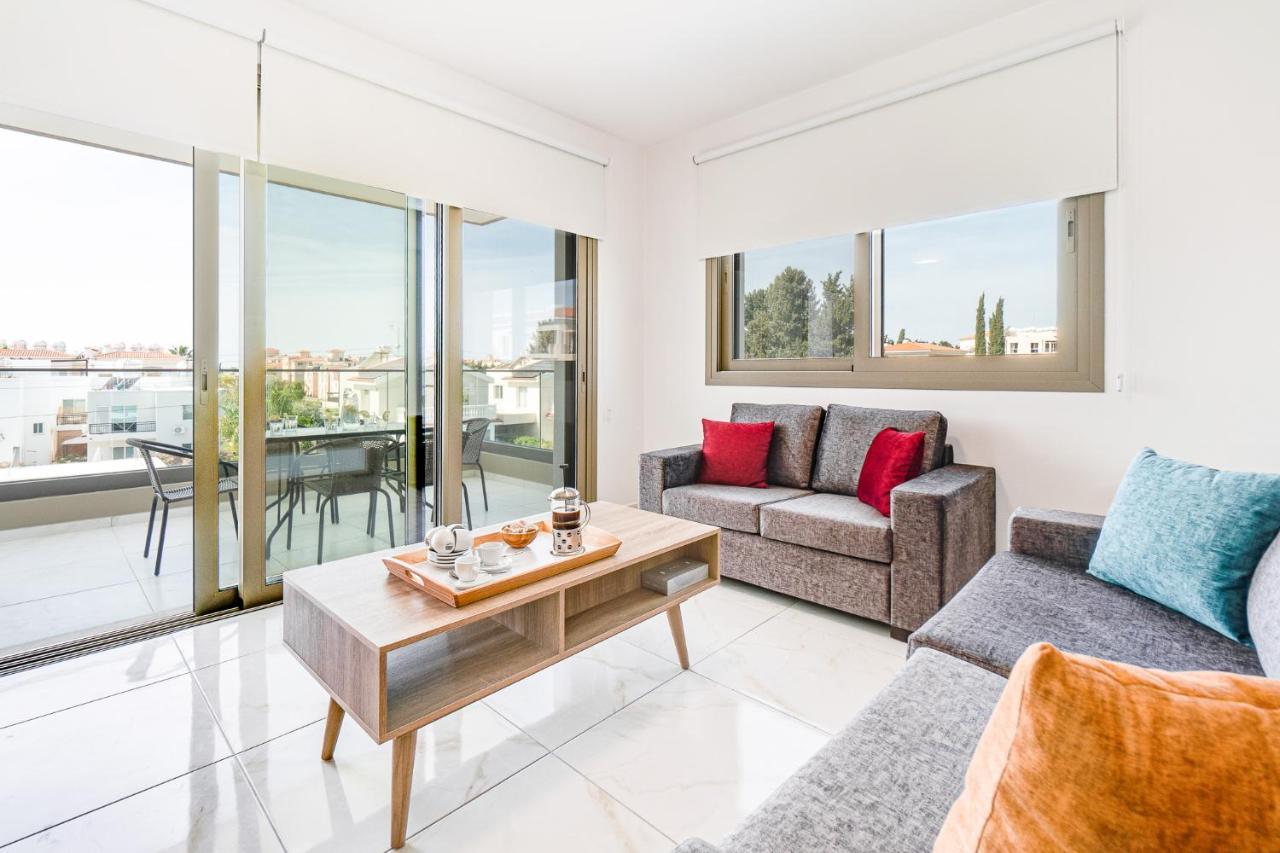 Adolina Apartments By Ezoria Villas Pafos Dış mekan fotoğraf